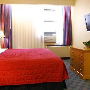 Zimmer mit Kingsize-Bett für Gäste mit Behinderungen